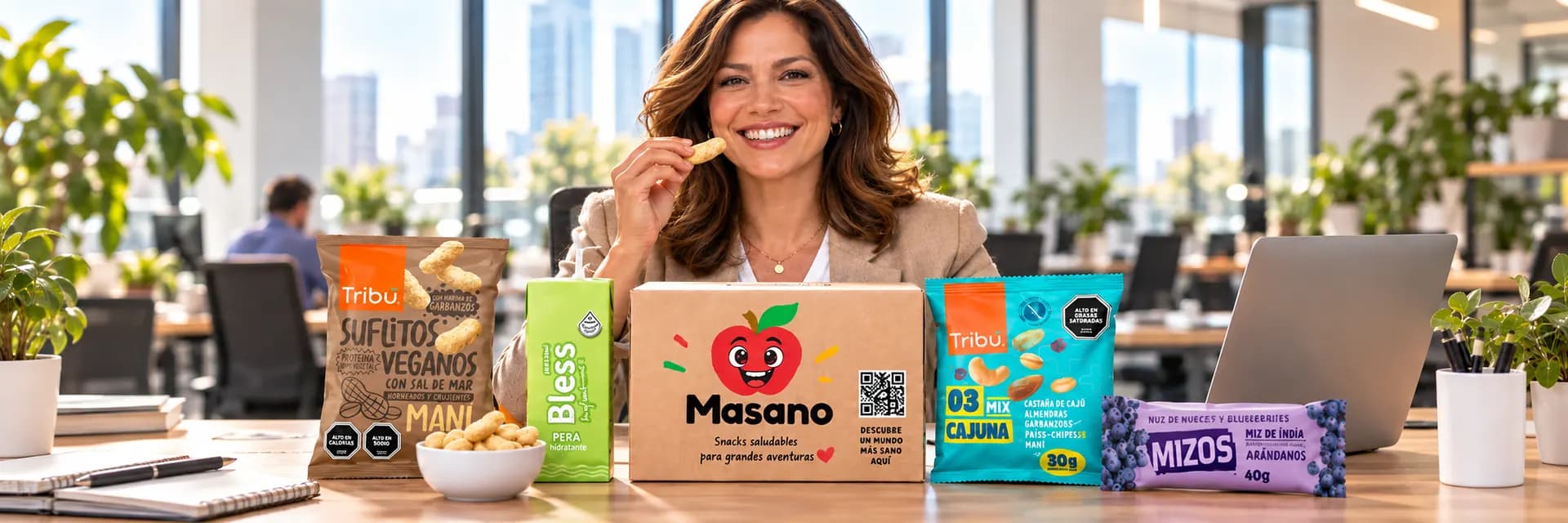 Mujer en su oficina con un pack Masano y sus productos